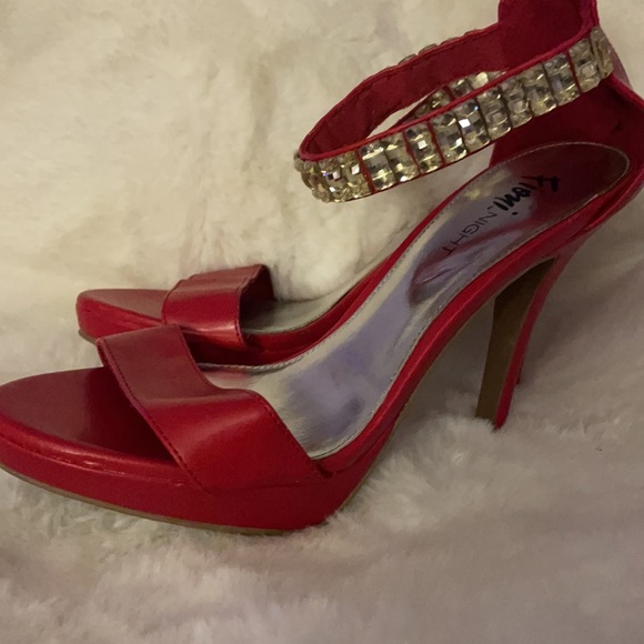 Fioni Night Red Bejeweled High Heels Size 8 - Picture 2 of 7
